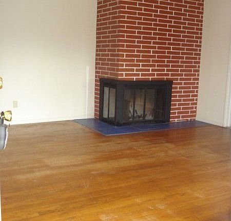3rd image of 2416 S 137th St