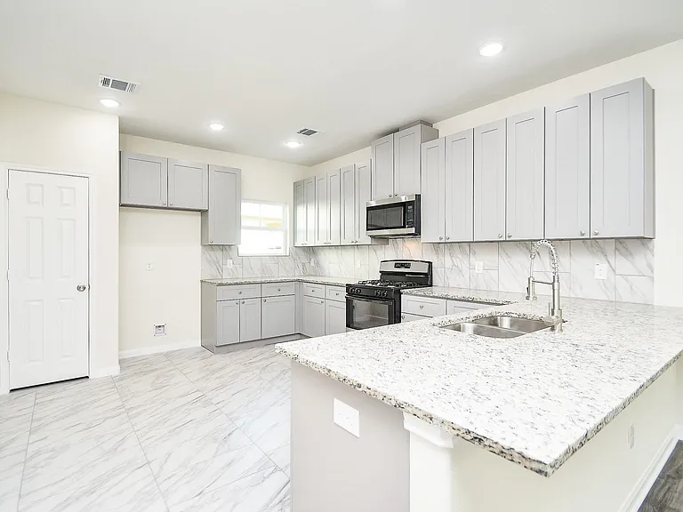 12202 Heather Flower Ln — Photo 11