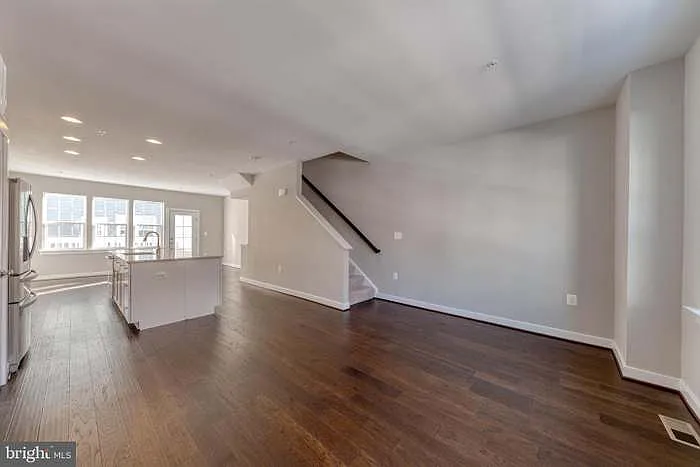 220 E Pennsylvania Ave — Photo 9
