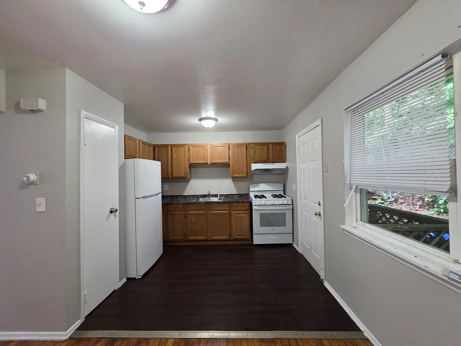 2 bed, 1200 sqft, $1,700 — Photo 2