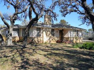 389 Memory Ln, Fredericksburg, TX 78624