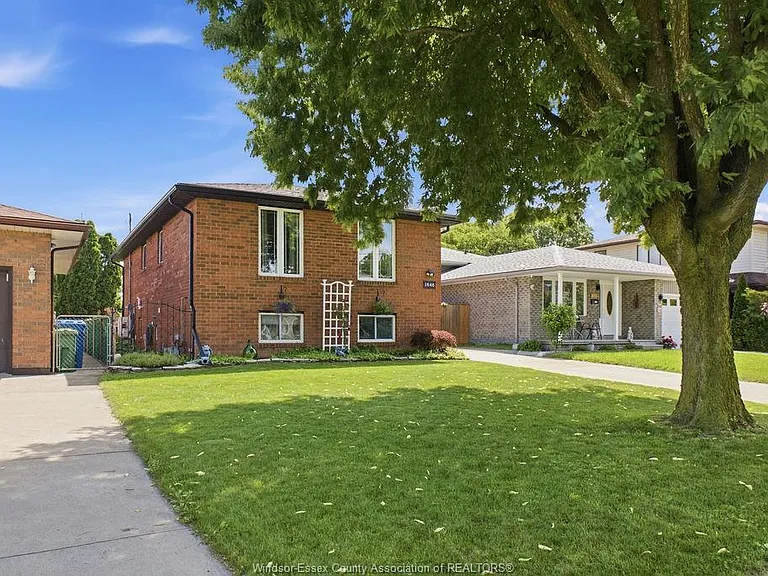 1646 Langlois Ave — Photo 2