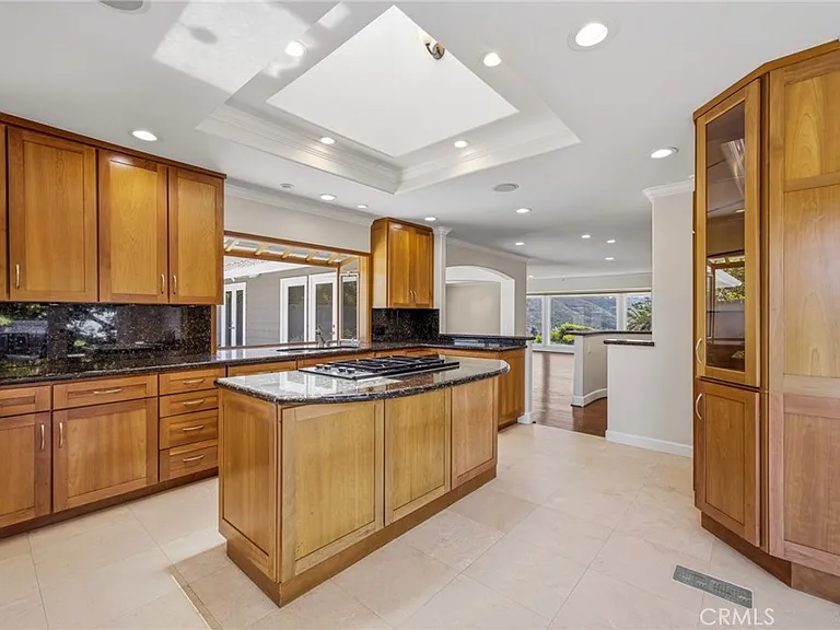 1840 Temple Hills Dr — Photo 19