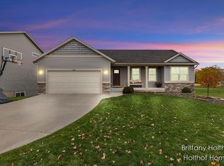 5885 Farmview Dr, Allendale, MI 49401