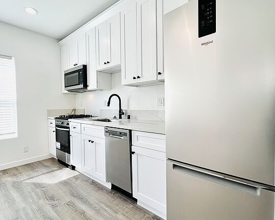 5th image of 285 1/2 W Montecito Ave