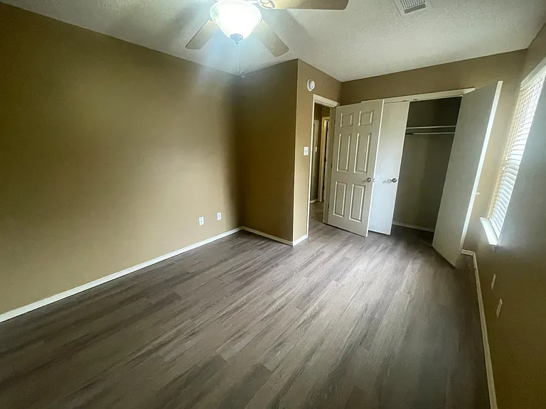 1702 Eastgate Cir — Photo 29