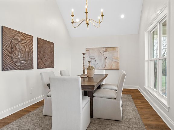 4th image of 310 Rabbit Hl