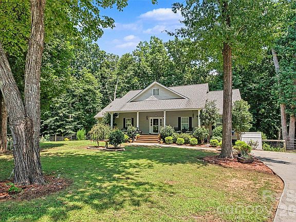 2nd image of 8446 Aqua Ln