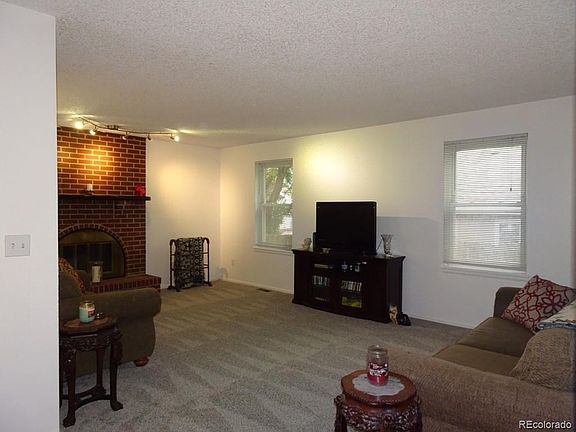 4th image of 124 Willow Pl N