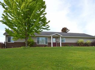 502 E 2nd St, Vinton, IA 52349