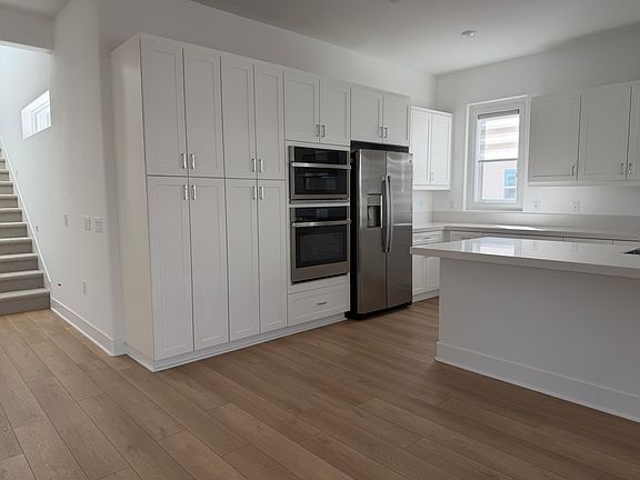 2nd image of 520 Neilson
