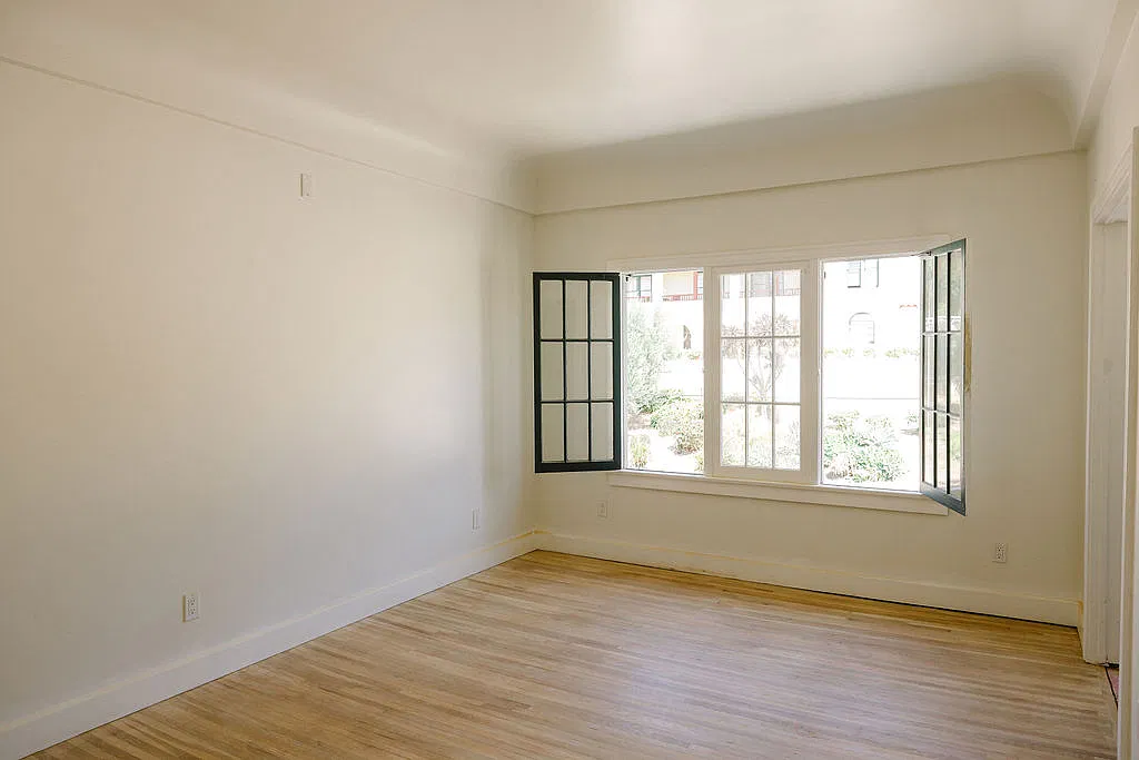 688 Poli St — Photo 3
