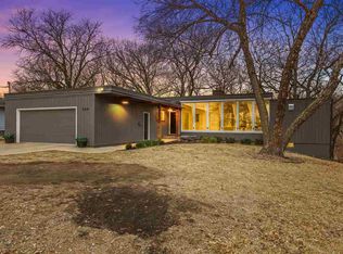 904 Oakcrest St, Iowa City, IA 52246