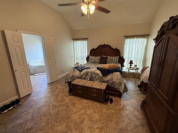 4th image of 3822 Princeton Park Ct