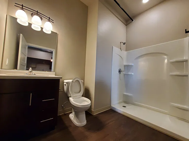 240 N Broadway — Photo 14