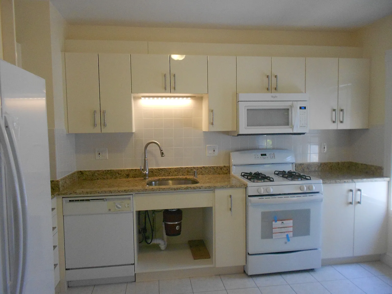 4 bed, 1800 sqft, $4,800 — Photo 3