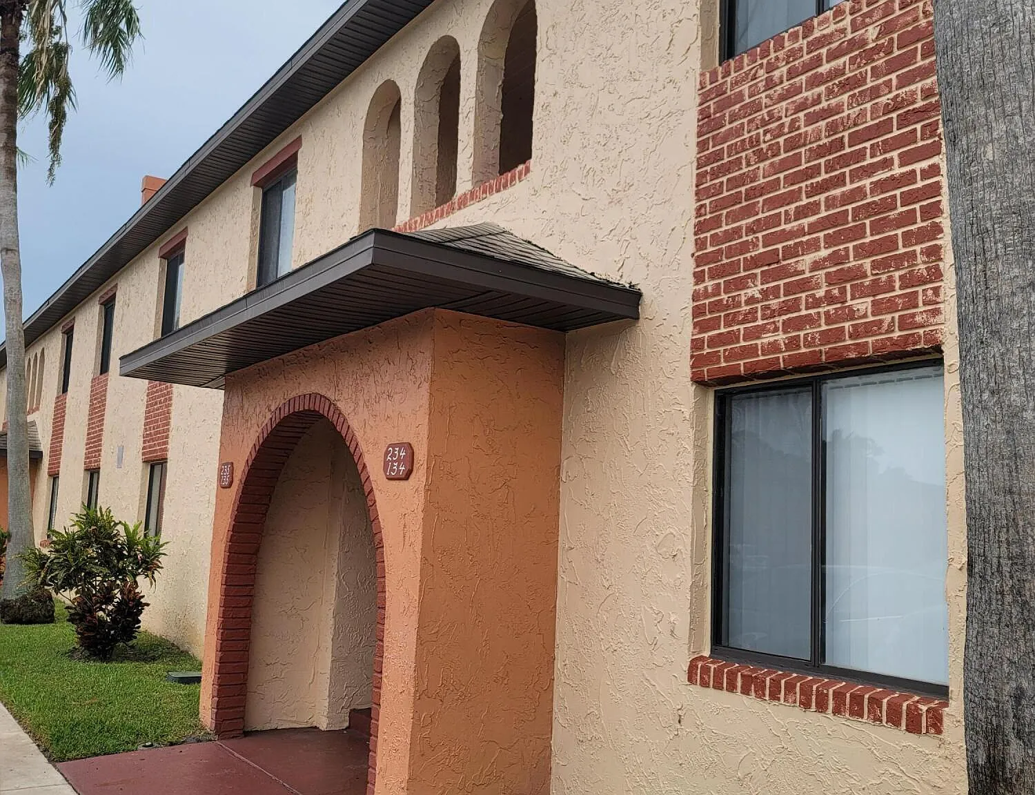 2 bed, 1.0 bath, 955 sqft, $1,300 — Photo 2