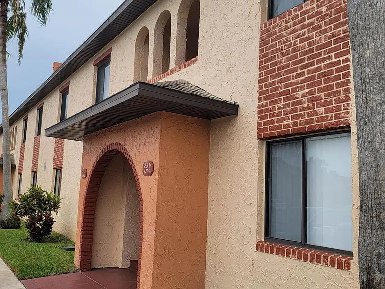 235 San Juan Cir — Photo 2