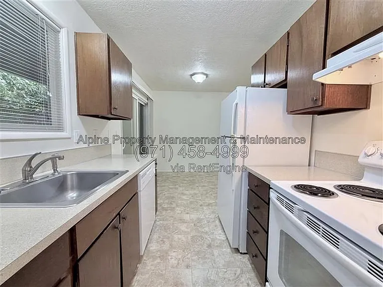 925 NW Joy Ave #4 — Photo 8