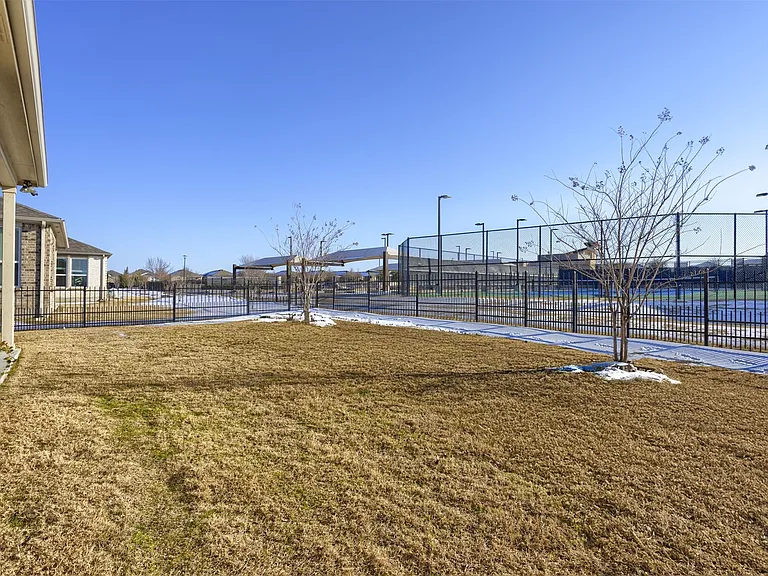 944 Memorial Dr — Photo 22