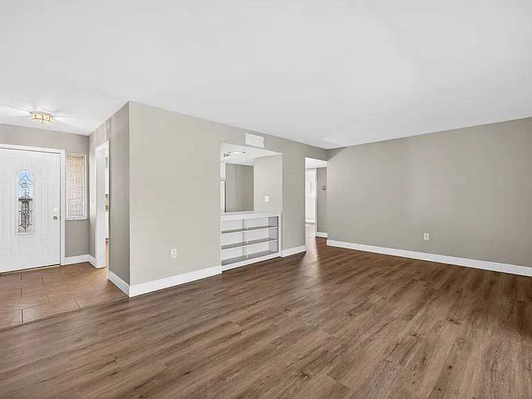 1528 Chevy Chase Dr — Photo 20