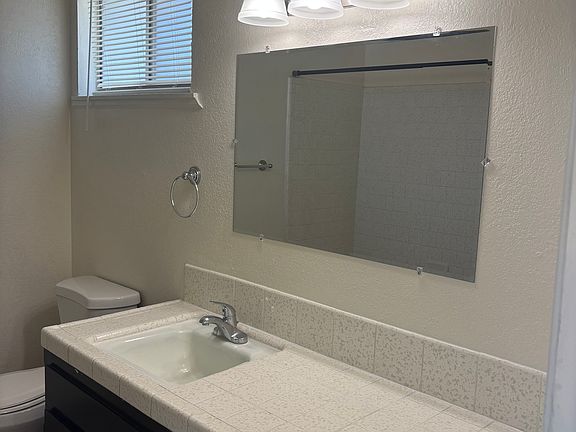4th image of 708 Givens Rd #7