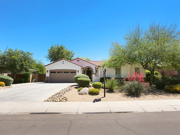3rd image of 1079 N Balboa Dr