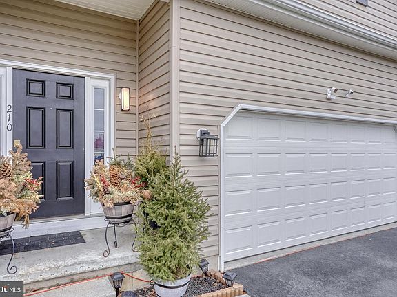 3rd image of 210 Laks Ct
