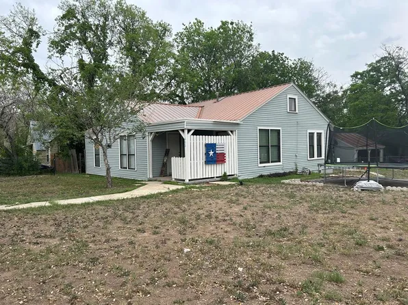 905 Tivy St N, Kerrville, TX 78028