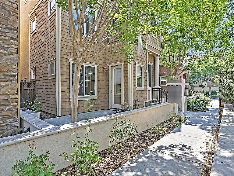 4117 Tobin Cir — Photo 2