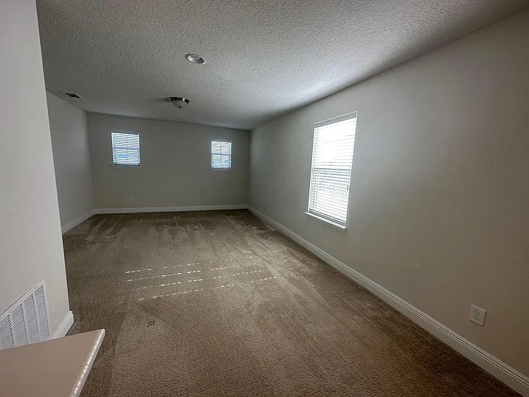 10888 Inside Loop — Photo 8