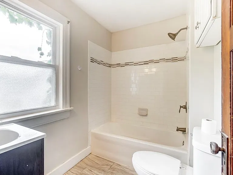 128 Cross St — Photo 8