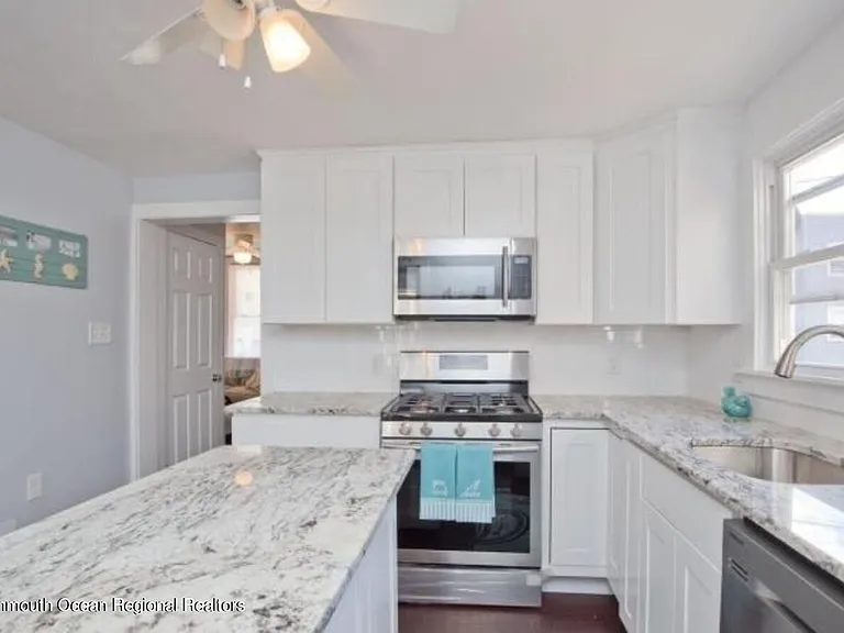 7 Surf St — Photo 2