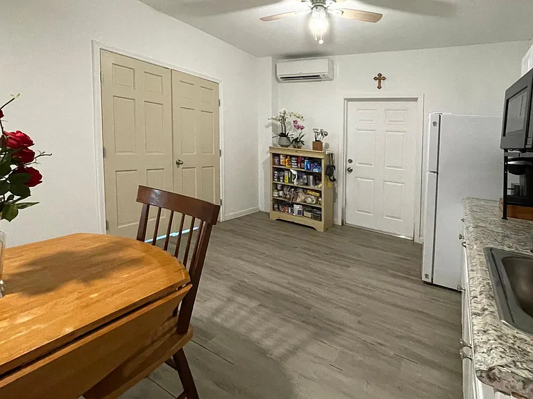 129 Cunningham Ln — Photo 13