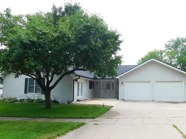 617 N 18th St, Denison, IA 51442