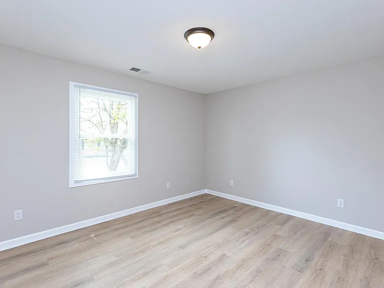 213 Brooks Rd — Photo 16
