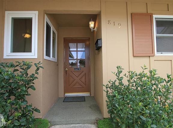 3rd image of 819 Phoenix Ave