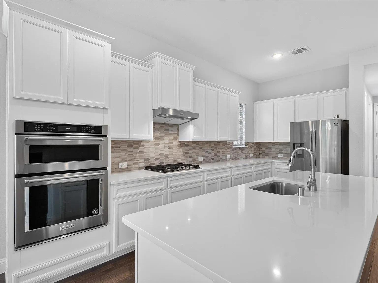 4 bed, 3038 sqft, $3,600 — Photo 2