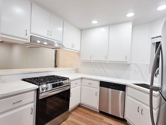 4th image of 430 Gaviota Ave #200