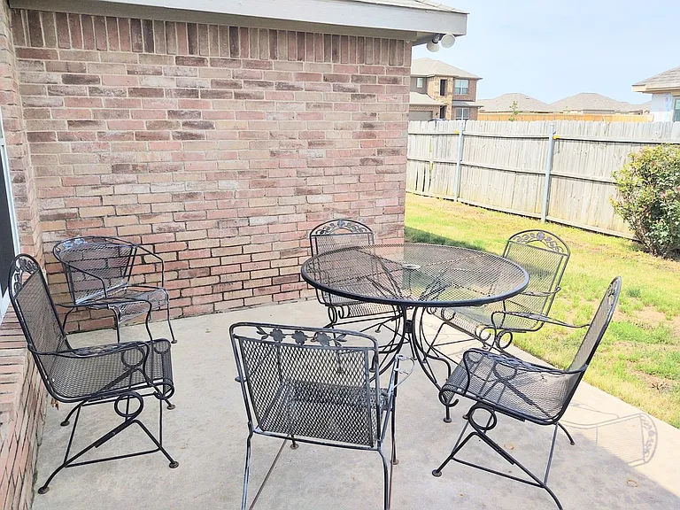3024 Lake Side Dr — Photo 2