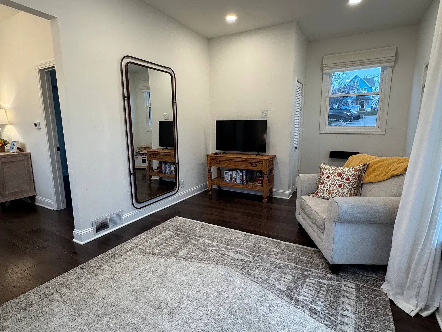 3 bed, 1667 sqft, $2,950 — Photo 2