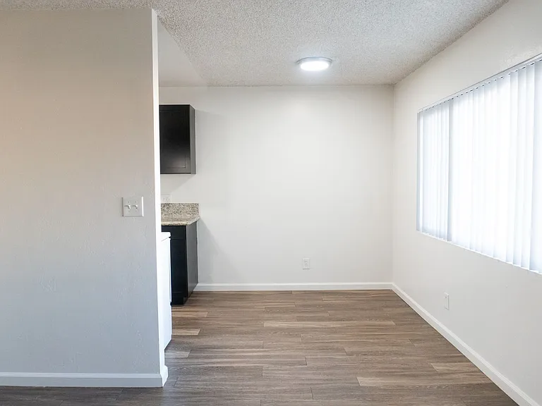 2720 Broadway — Photo 4