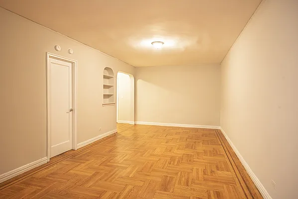 Rented by Metropolitan Equities | media 2