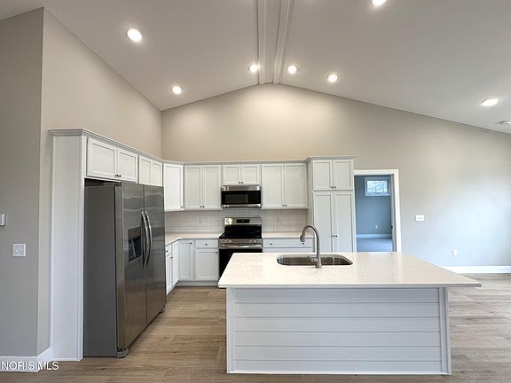 4th image of 3358 Rivers Edge Dr