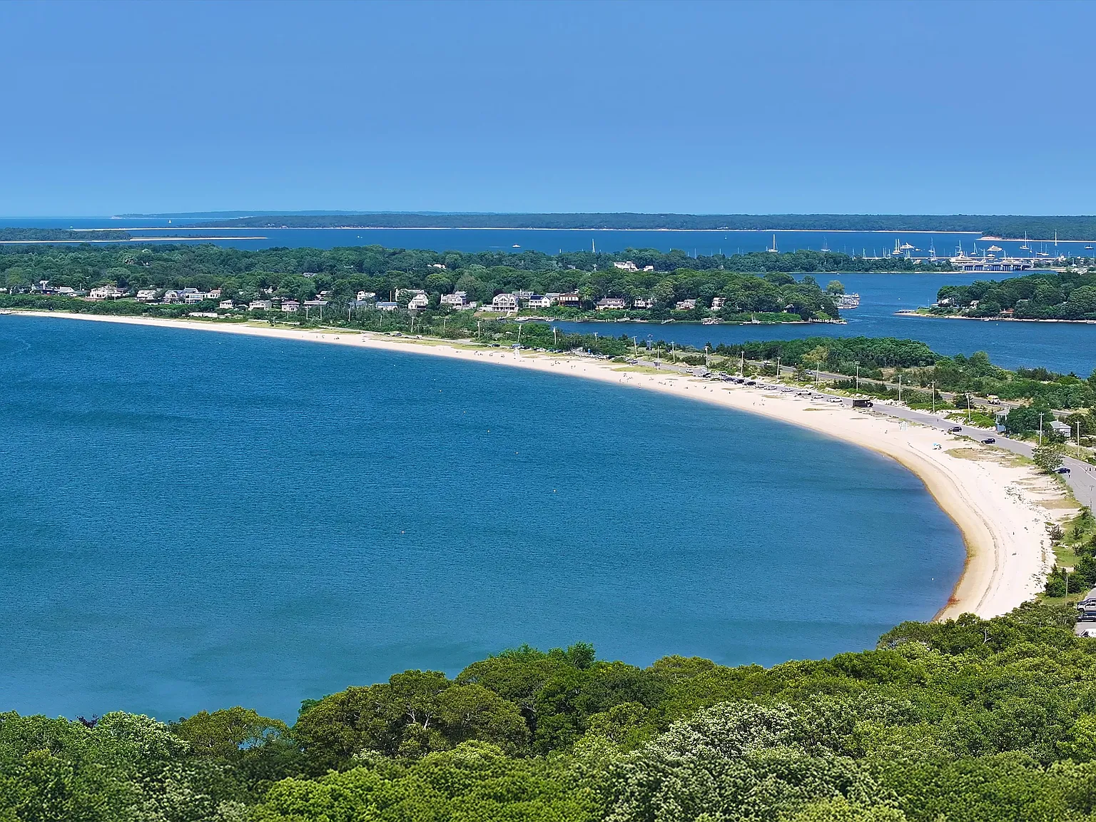 Elegant Bay Point Retreat Near Sag Harbor Village — Photo 1