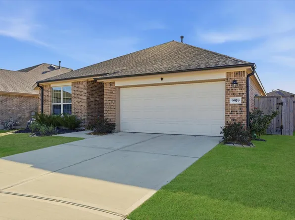 9919 Kingston Liberty Ln, Baytown, TX 77521