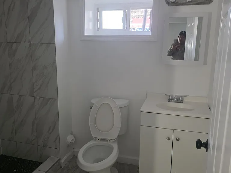 166 Grumman Ave #BASEMENT — Photo 3