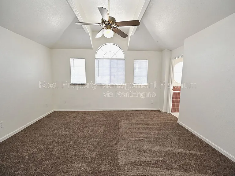 2233 E Christopher Dr — Photo 11