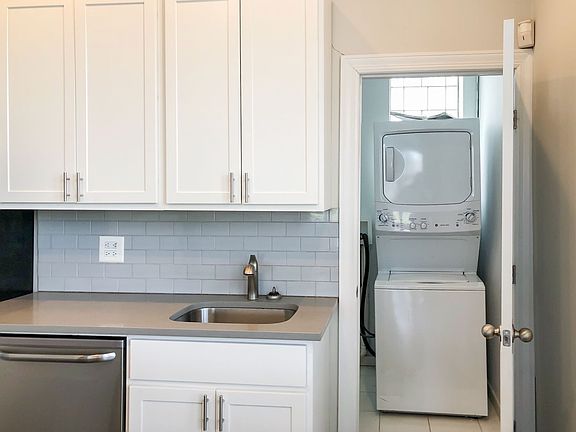 5th image of 3858 N Southport Ave #3W