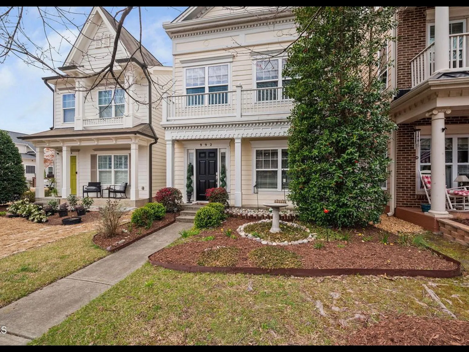 3 bed, 2488 sqft, $2,595 — Photo 2